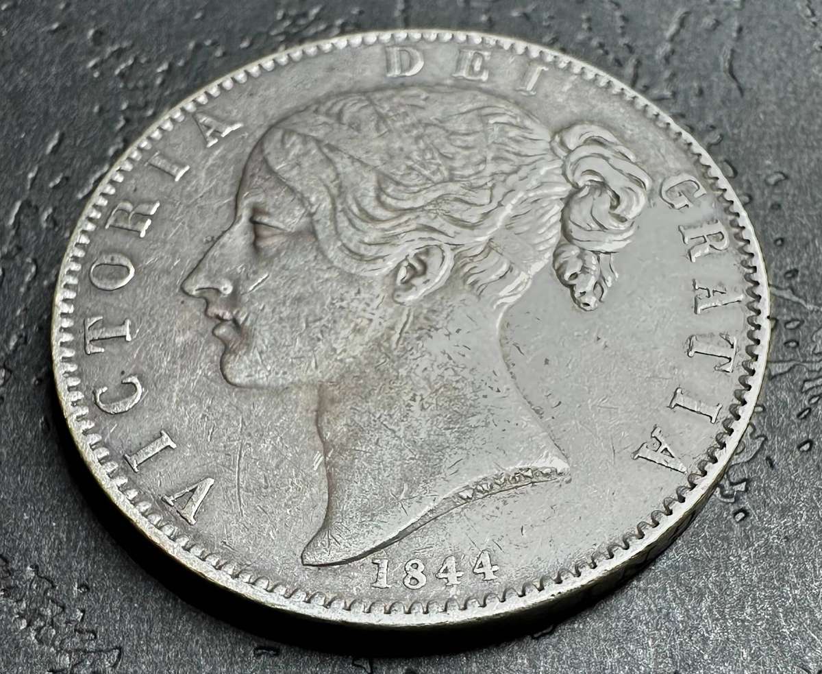 A stunning 1844 England sterling silver 1 Crown coin