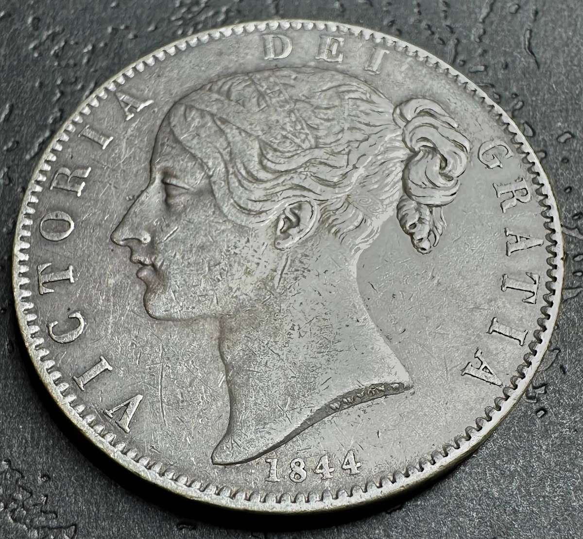 A stunning 1844 England sterling silver 1 Crown coin