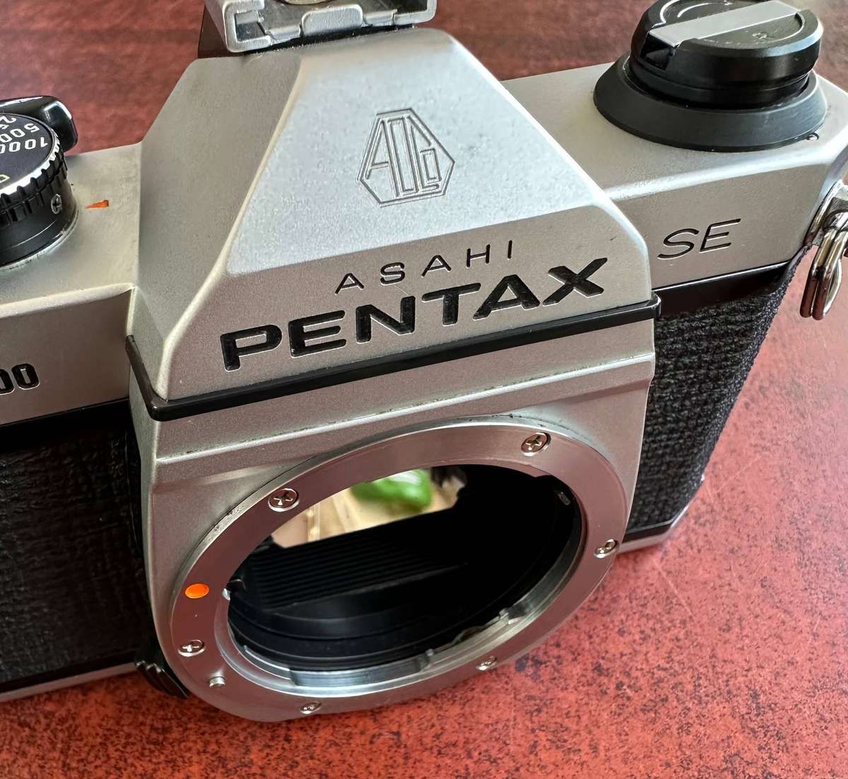 Pentax Asahi K1000 SE SLR camera in great condition.