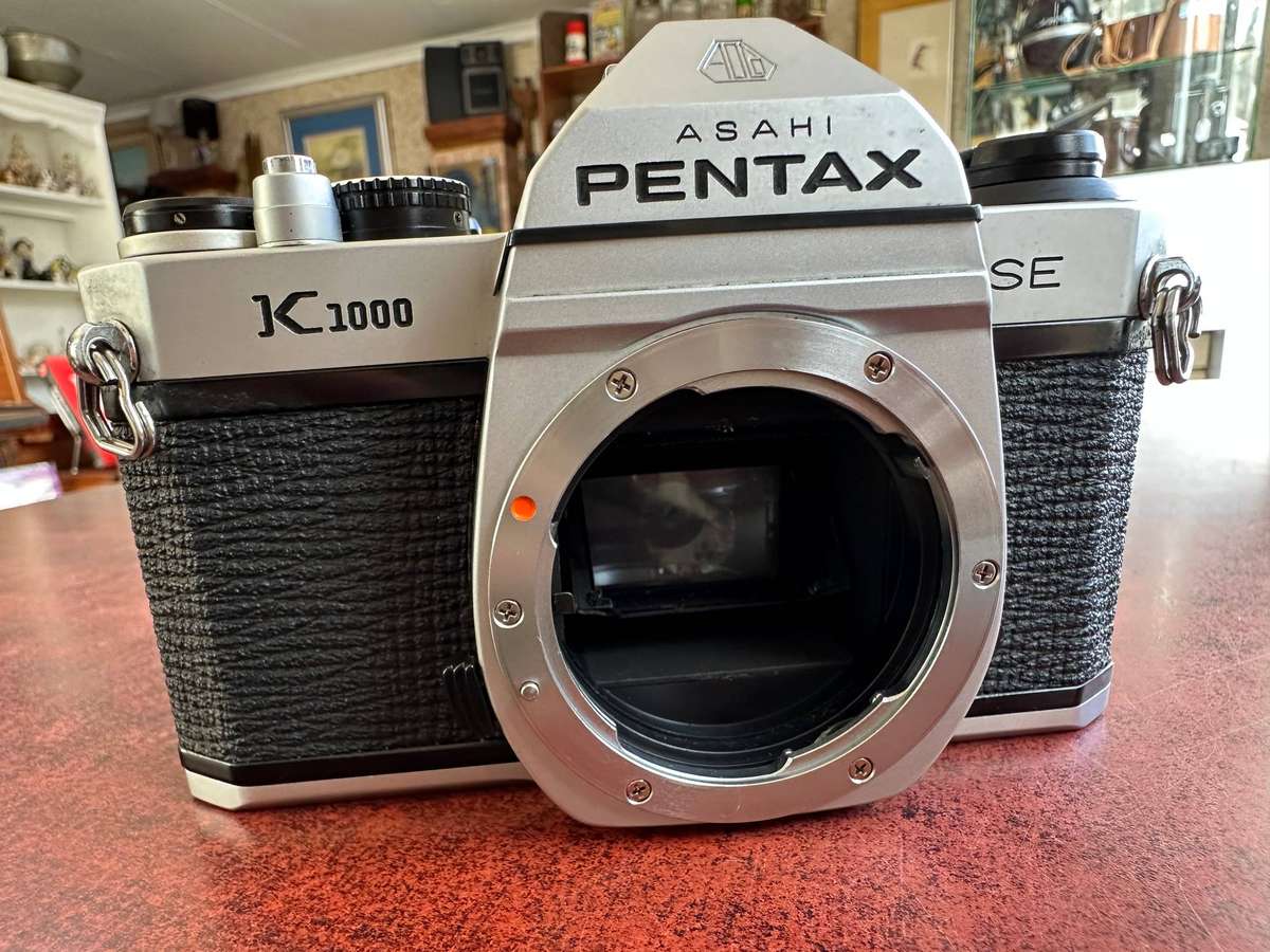 Pentax Asahi K1000 SE SLR camera in great condition.