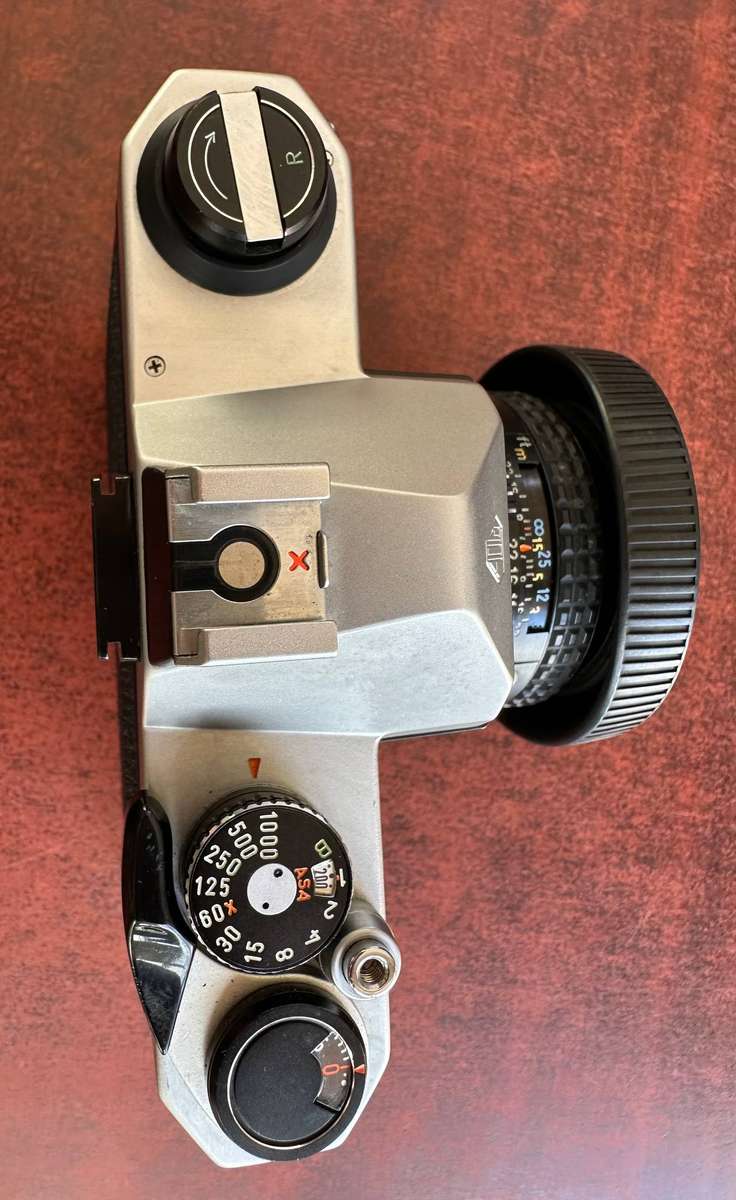 Pentax Asahi K1000 SE SLR camera in great condition.