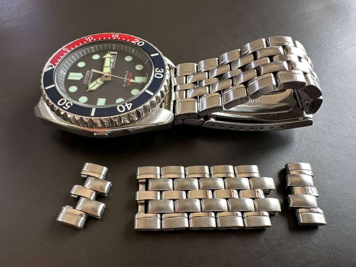 A Citizen automatic WR200 mens wristwatch