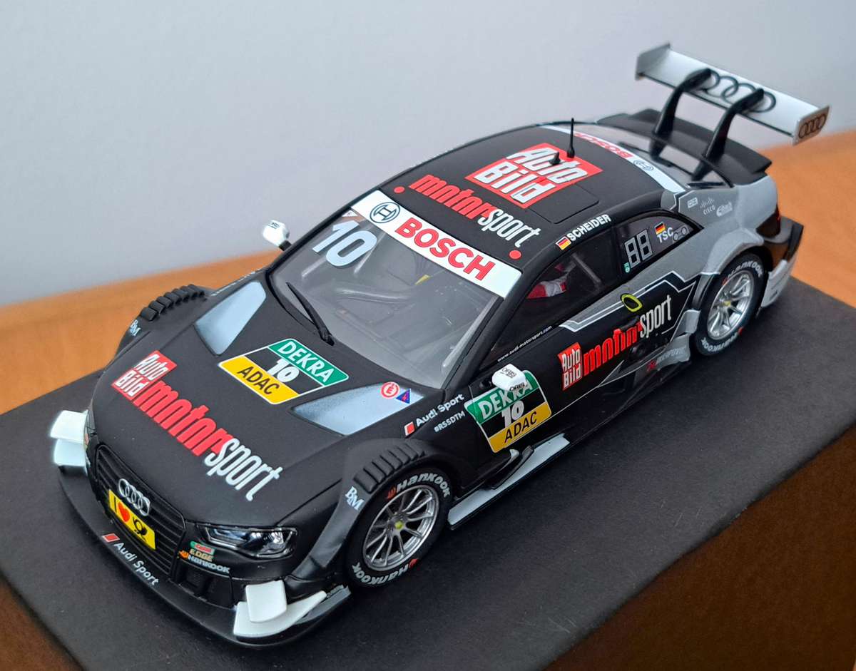 Carrera Audi RS5 DTM Slot Car 1/32