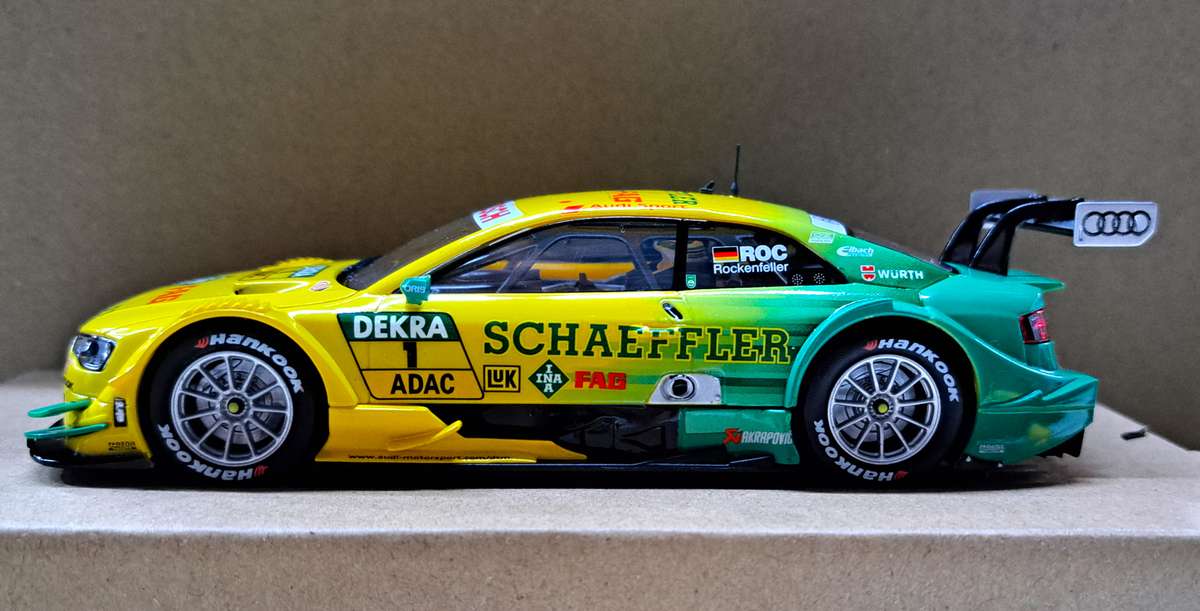 Carrera Audi RS5  "Schaeffler" DTM Slot Car 1/32