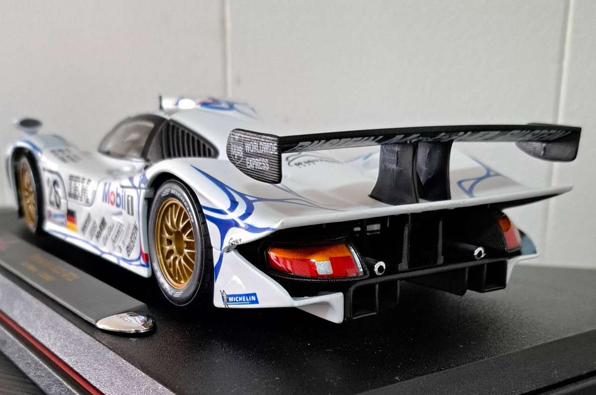 Maisto Porsche 911 GT1 #26 Le Mans 1988 1/18