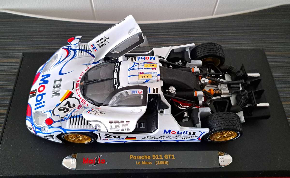 Maisto Porsche 911 GT1 #26 Le Mans 1988 1/18