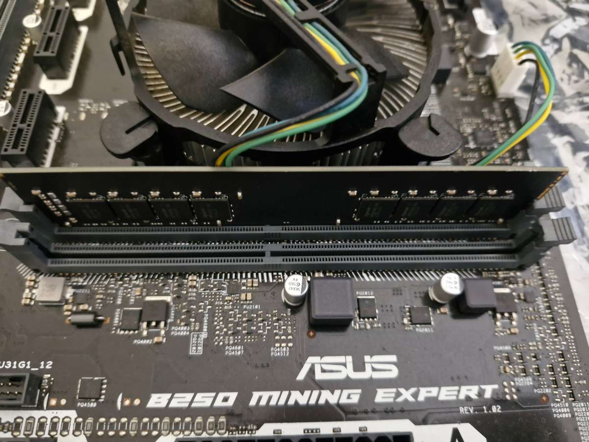 Asus B250 , I5 7400, 4gb ram combo