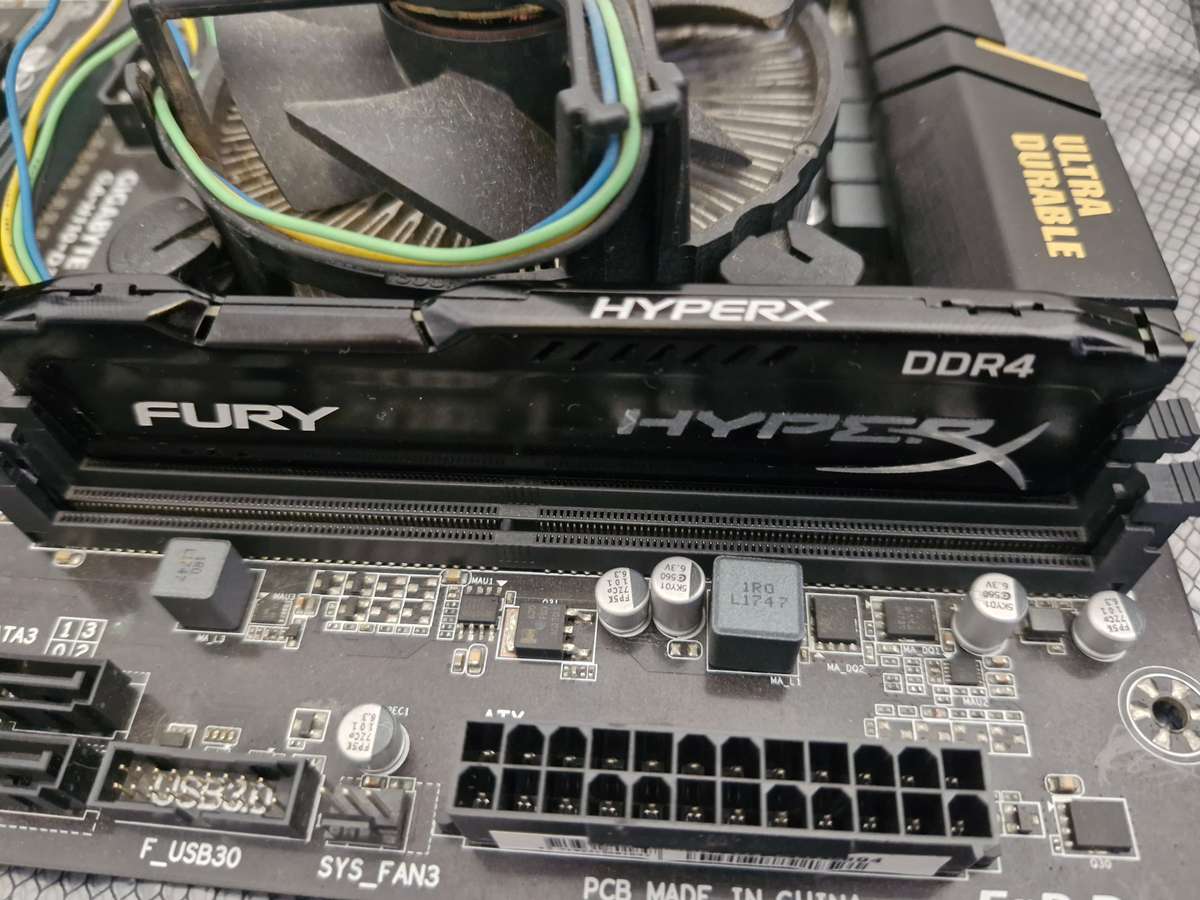 Gigabyte H110, i5 6500T, 8GB Ram combo