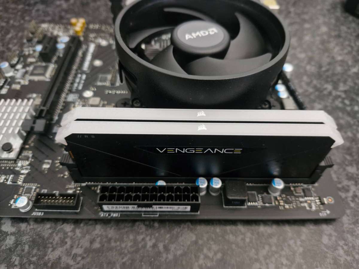 MSI B450, Ryzen 5500, 16GB Ram combo