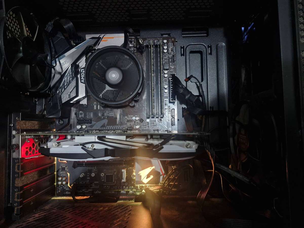 B450 Elite, Ryzen 3100, 32GB Ram, 512GB SSD