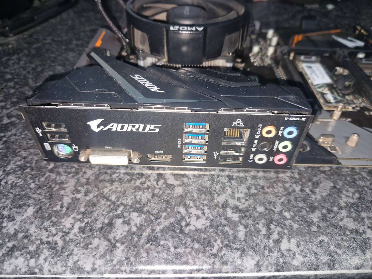 B450 Elite, Ryzen 3100, 32GB Ram, 512GB SSD