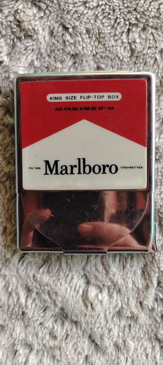 MARLBORO SIGERETTE HOLDER