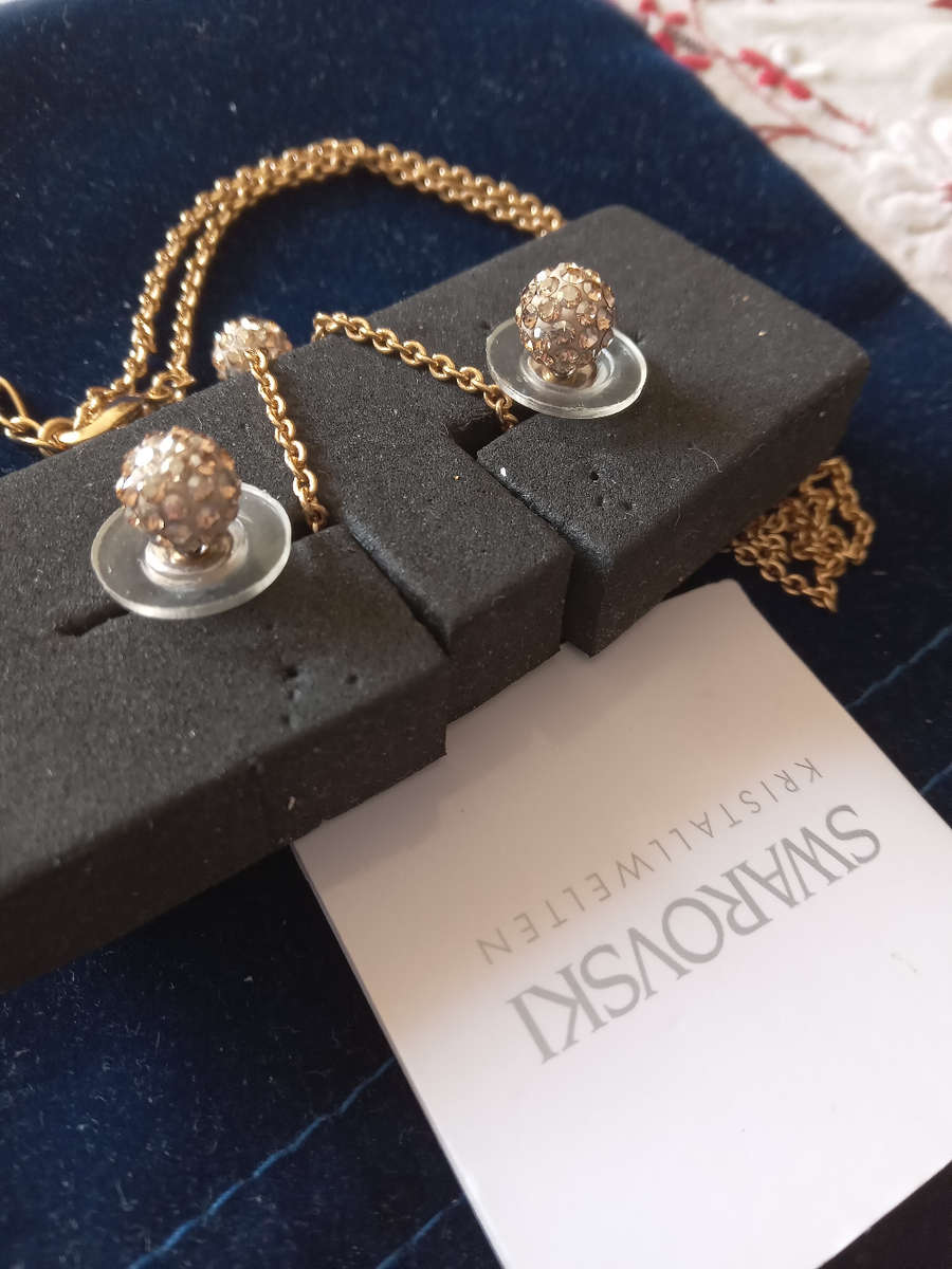 Swarovski Crystal Pendant And Earrings Set