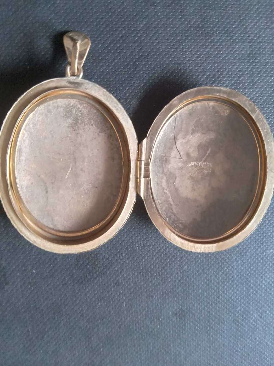 Vintage 9ct Gold Metal Core Locket