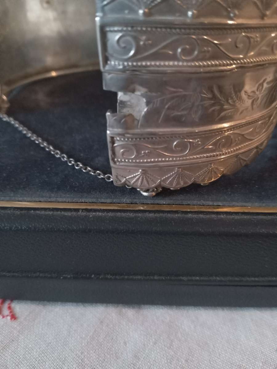 Antique Victorian Silver Clip/Hinge Bangle