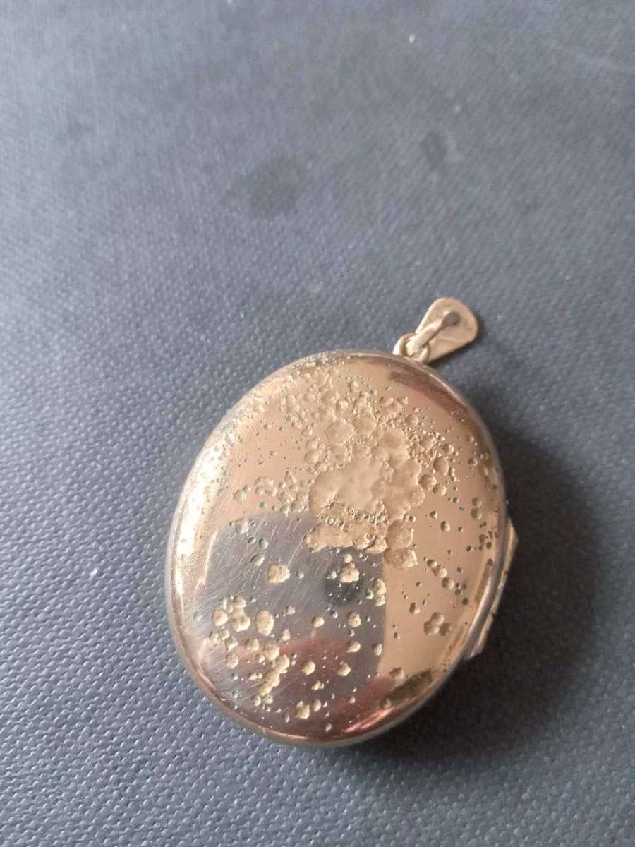 Vintage 9ct Gold Metal Core Locket