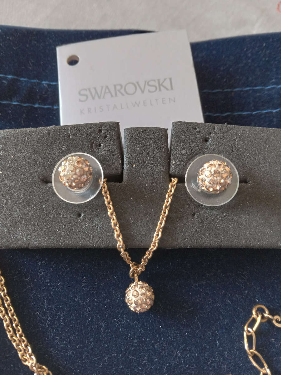 Swarovski Crystal Pendant And Earrings Set
