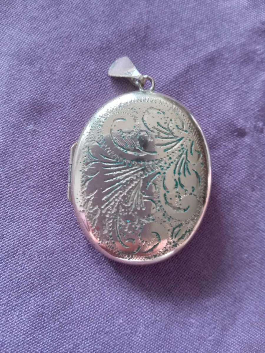 Vintage 9ct Gold Metal Core Locket