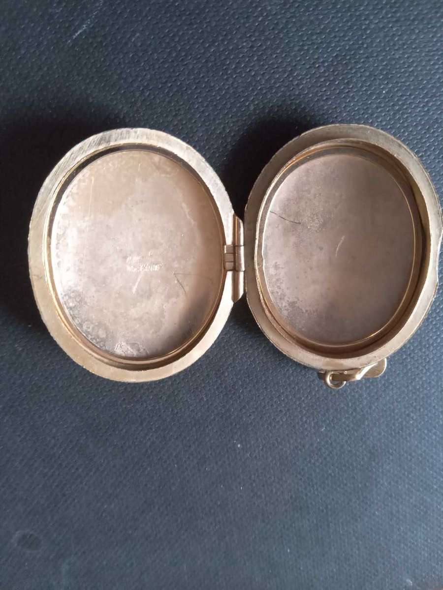 Vintage 9ct Gold Metal Core Locket