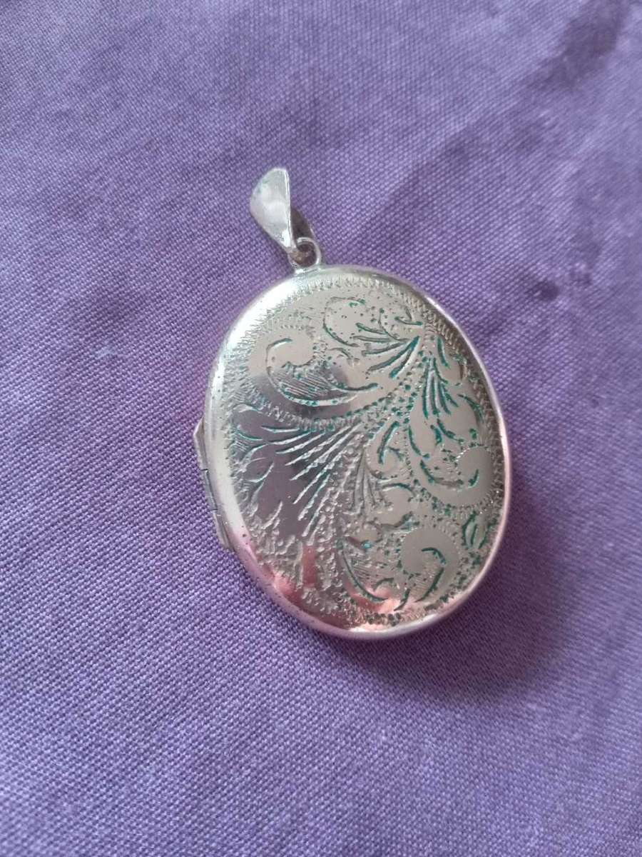 Vintage 9ct Gold Metal Core Locket