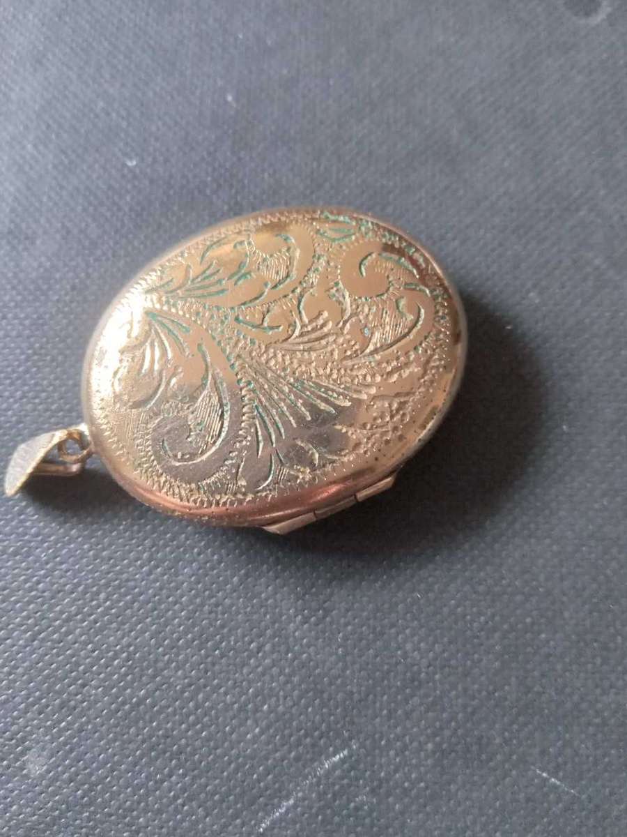 Vintage 9ct Gold Metal Core Locket