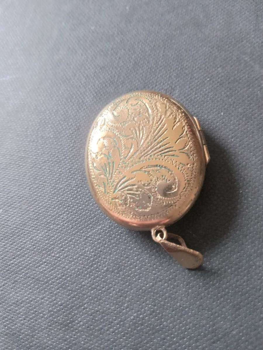 Vintage 9ct Gold Metal Core Locket