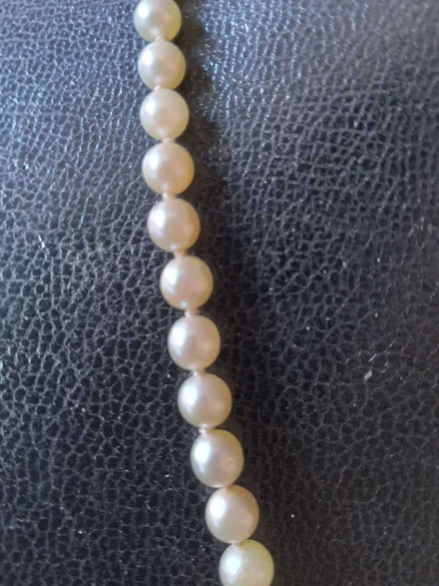 Vintage Cultured Pearl Necklace With Sterling Silver Clasp - Includes Valuation Certificate R9500