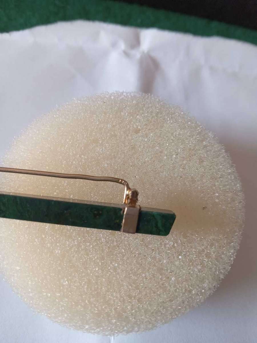 Vintage 9ct Gold And Jade (Maw Sit Sit) Brooch