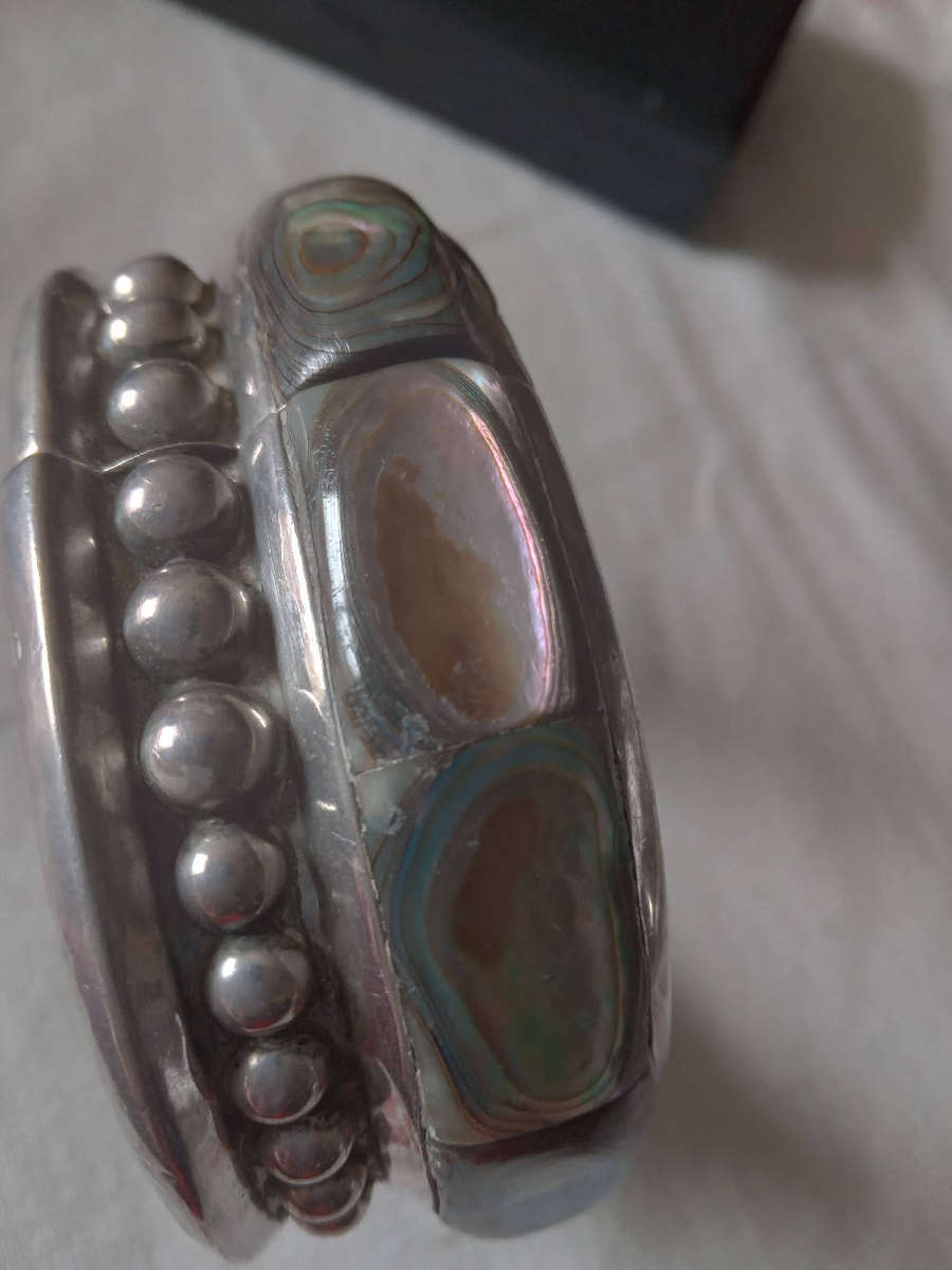 Large Mexican Sterling Silver And Abalone Clip Bangle - (64.6g)