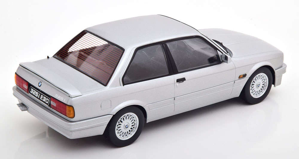 Die cast BMW 325i M-Paket - year 1988 silver 1:18 KK-Scale - SA's 325is