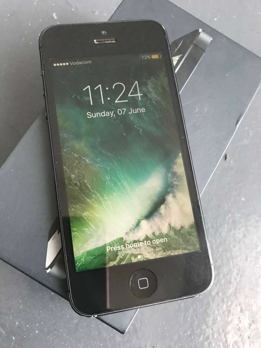 Apple Bundle - iPhone 5 + iPad 4 (With Boxes)