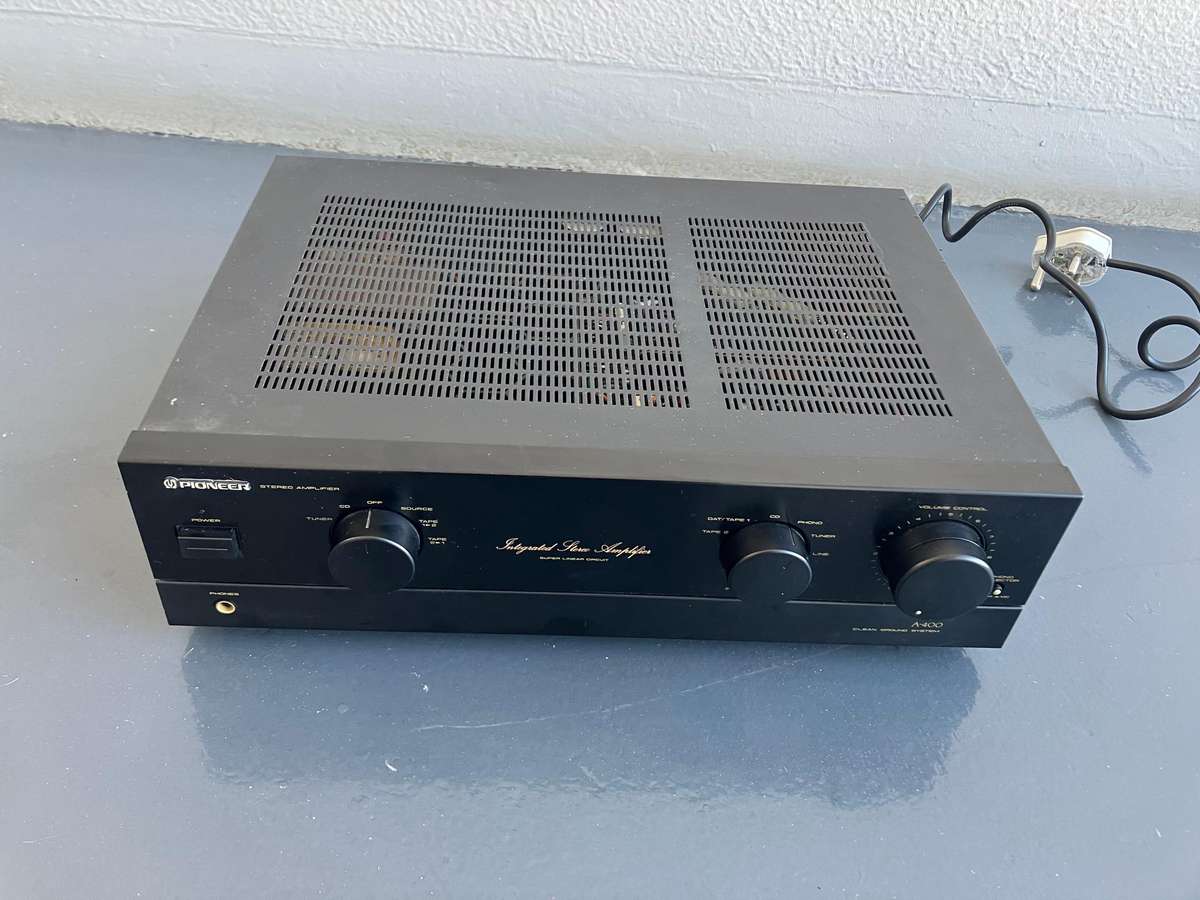 Pioneer A400 amplifier