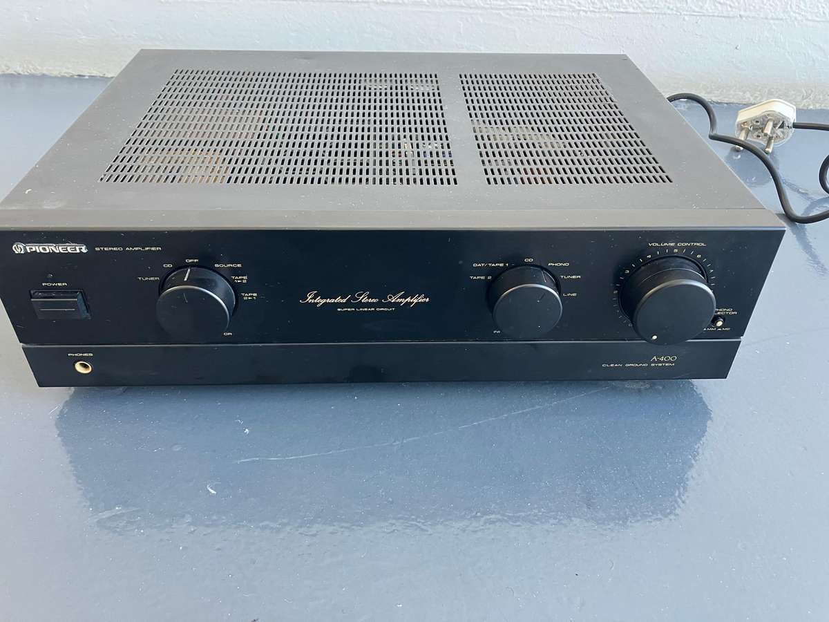 Pioneer A400 amplifier