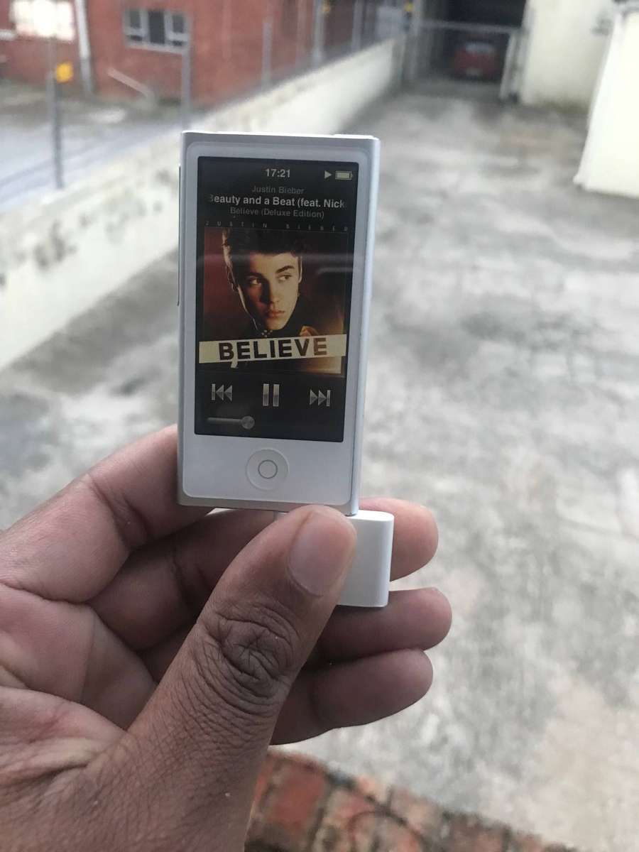 APPLE iPod Nano 7th Generation (A1466) - 16GB Silver | Pristine Condition | Boxed