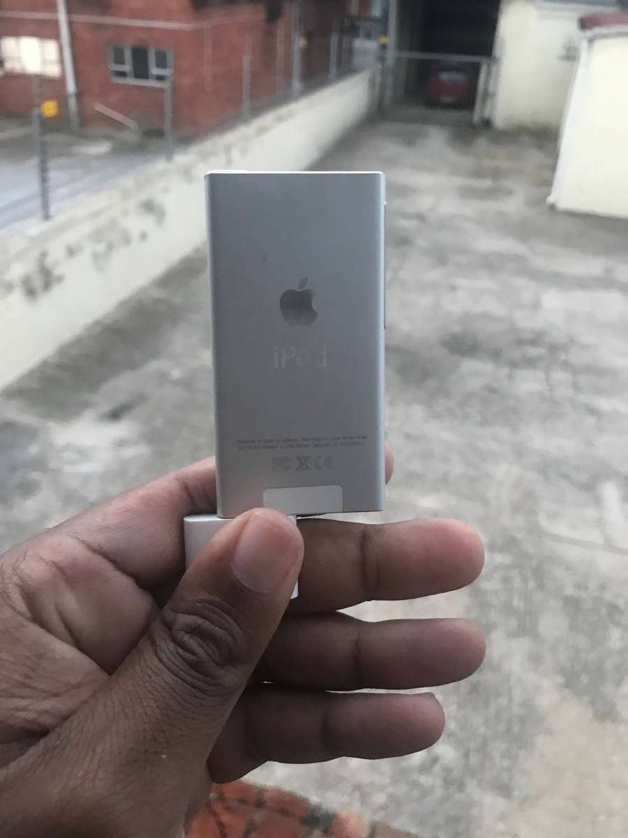 APPLE iPod Nano 7th Generation (A1466) - 16GB Silver | Pristine Condition | Boxed