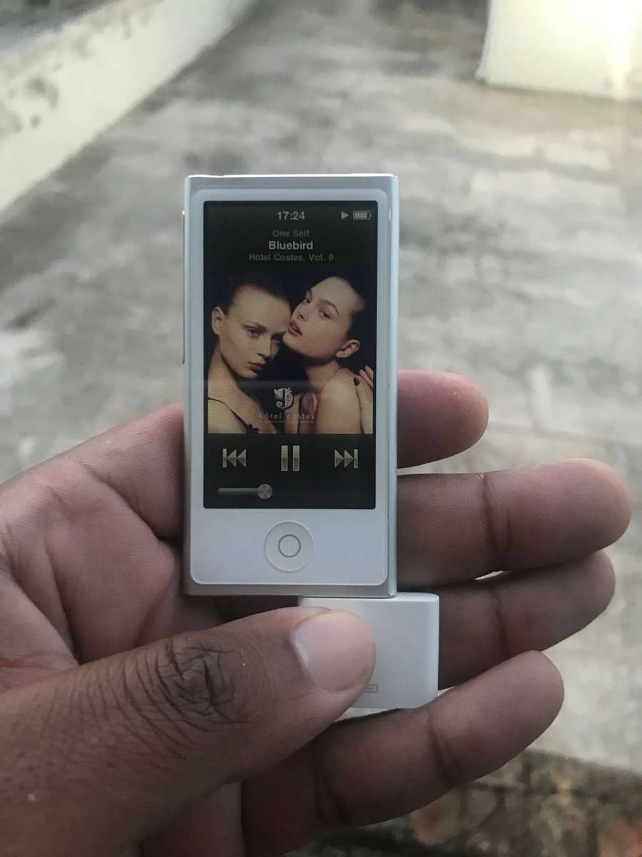 APPLE iPod Nano 7th Generation (A1466) - 16GB Silver | Pristine Condition | Boxed