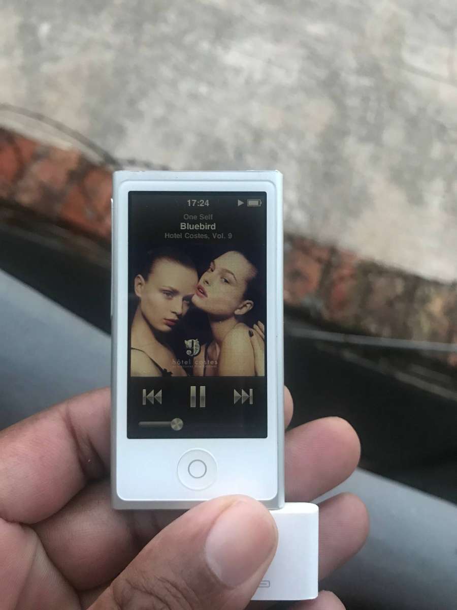 APPLE iPod Nano 7th Generation (A1466) - 16GB Silver | Pristine Condition | Boxed
