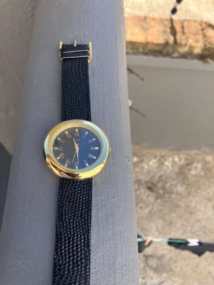 Vintage sonic gold plated watch