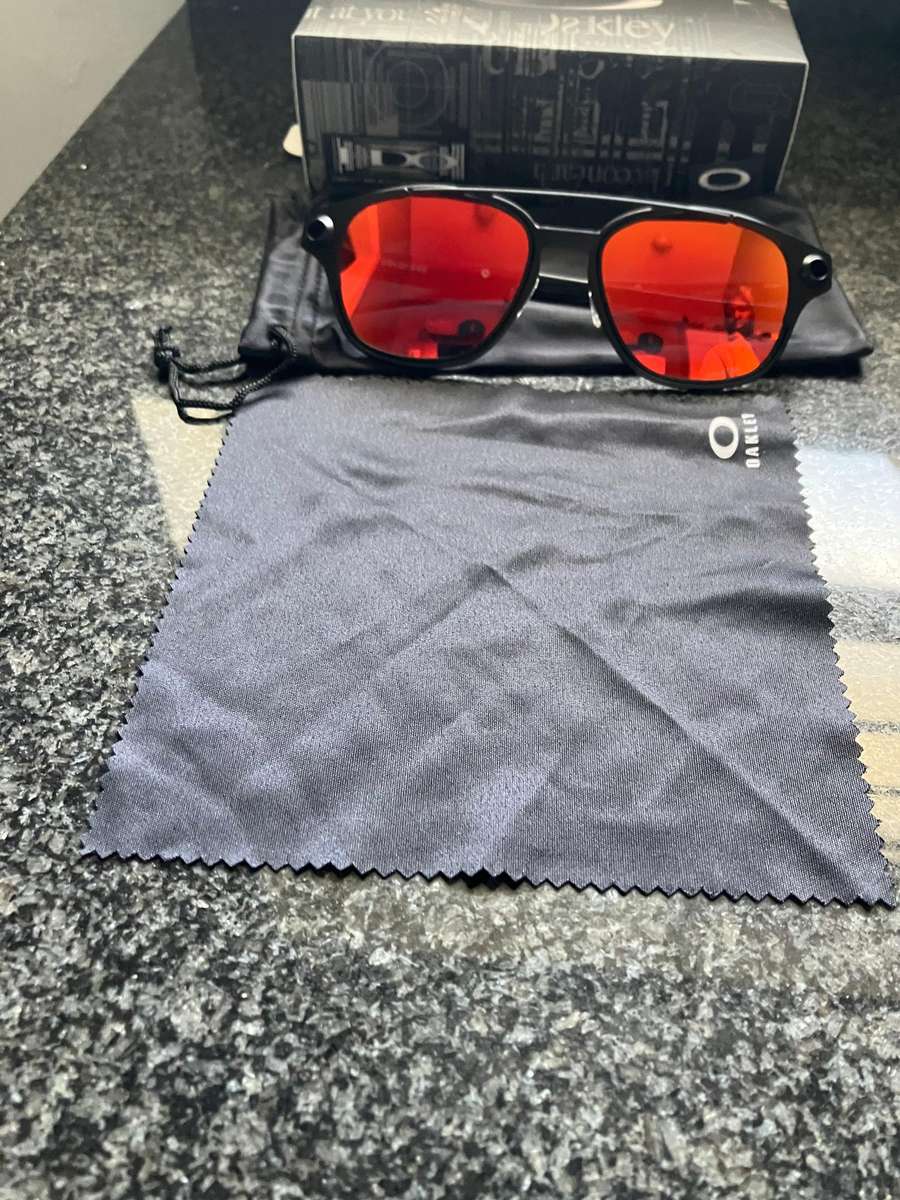 Polarised driving/travelling sunnies