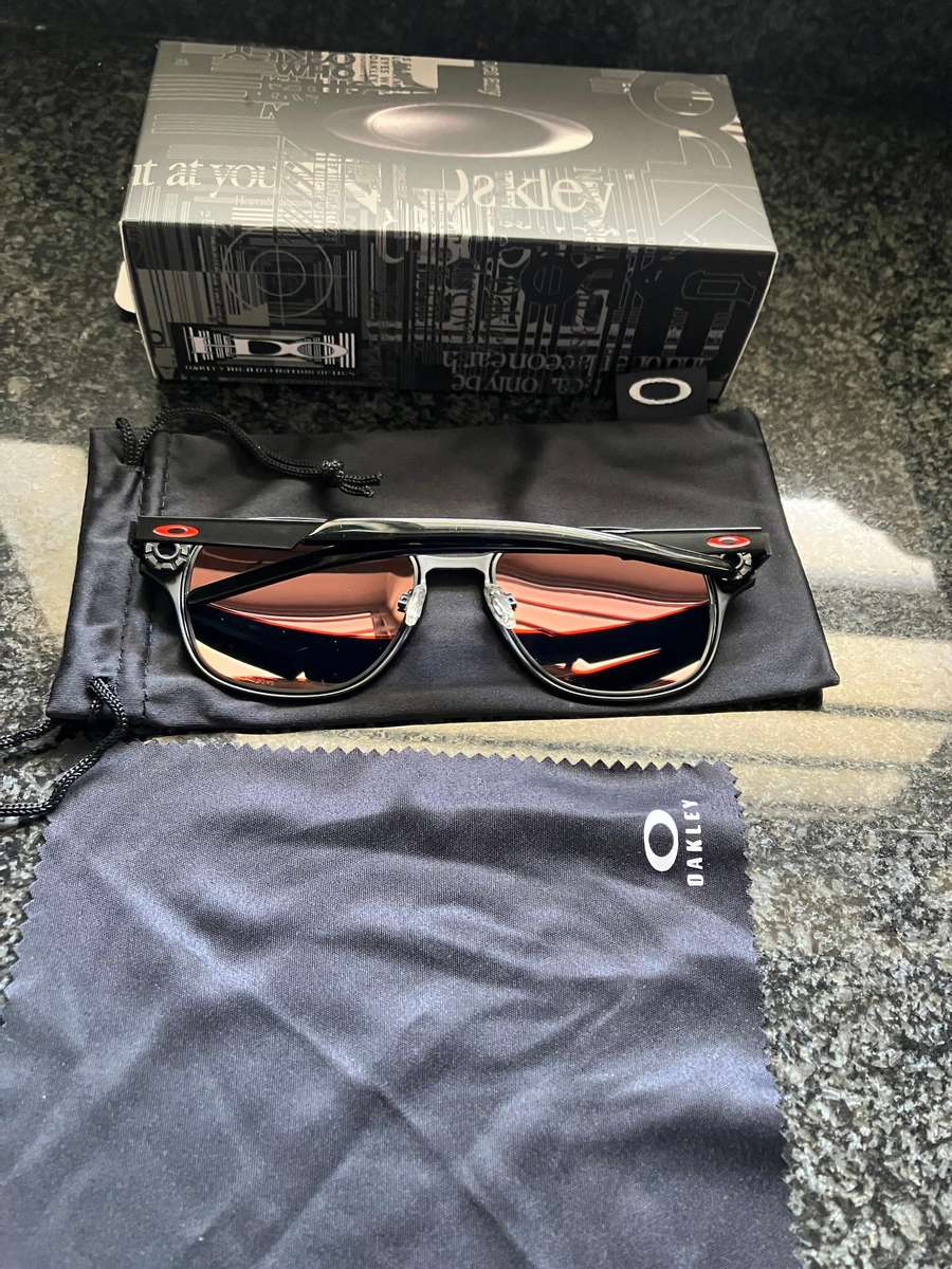 Polarised driving/travelling sunnies