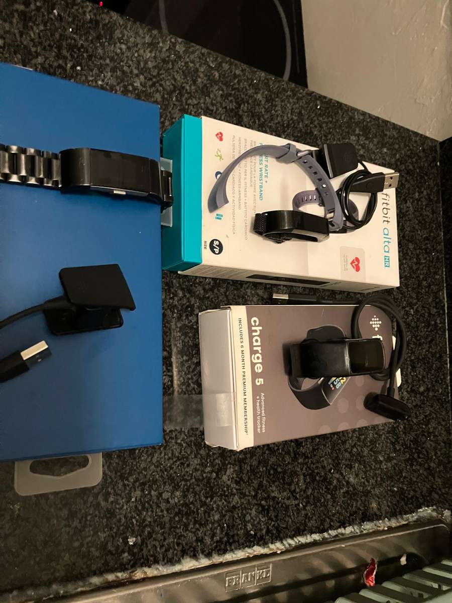 Bargain Fitbit lot trackers