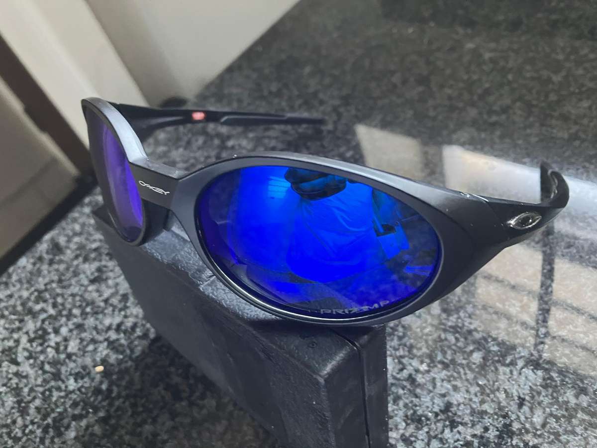 Polarised sports outdoor sunnies for driving/travellingeyv