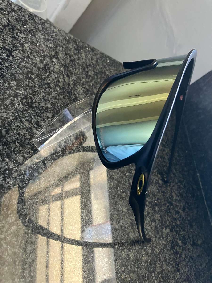 Polarised sports outdoor sunglasses