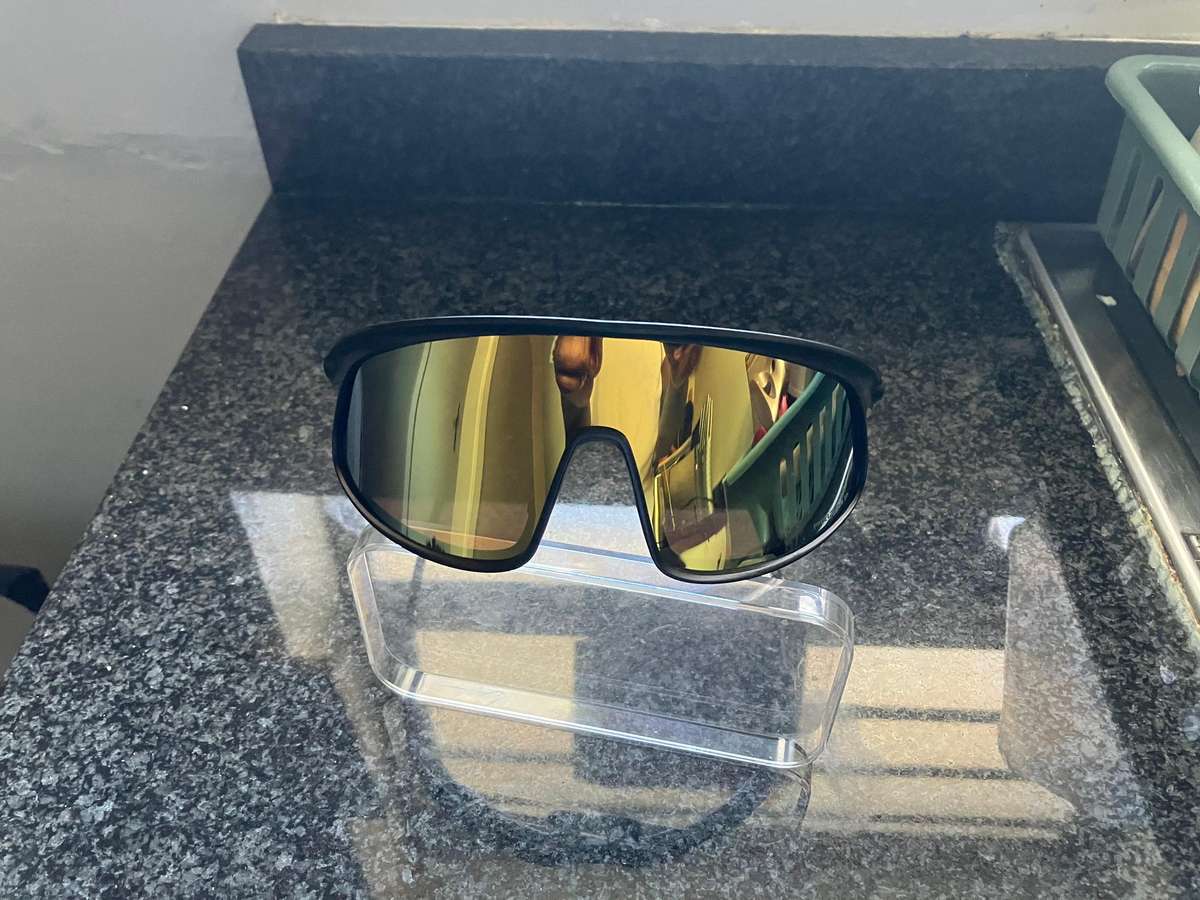 Polarised sports outdoor sunglasses