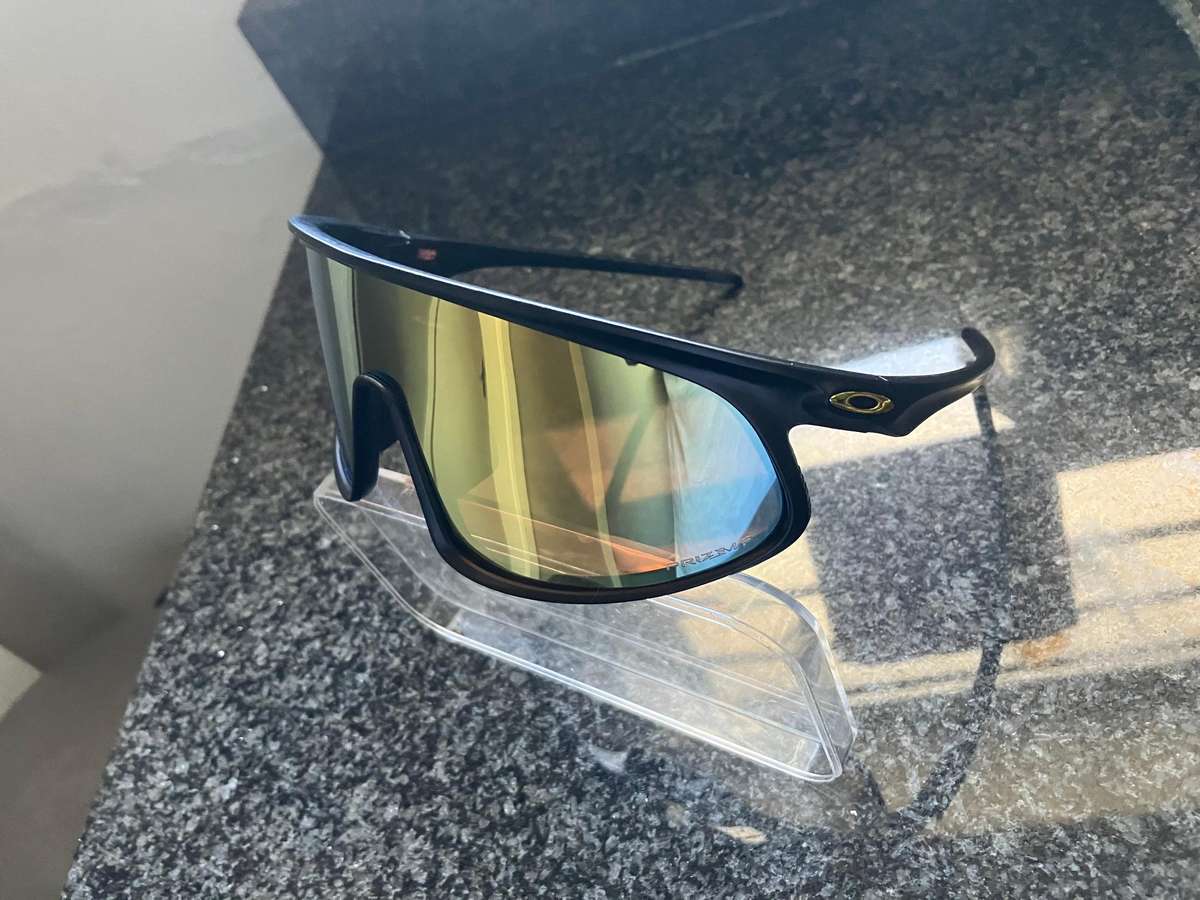 Polarised sports outdoor sunglasses