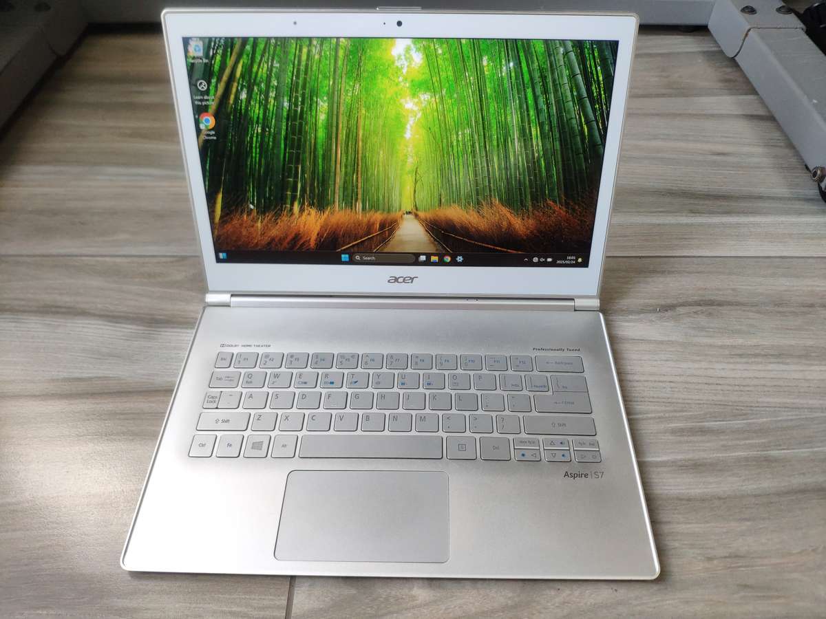 Acer S7 391 Ultrabook Laptop