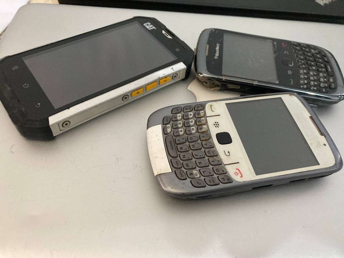 CAT Blackberry phones for parts or repair