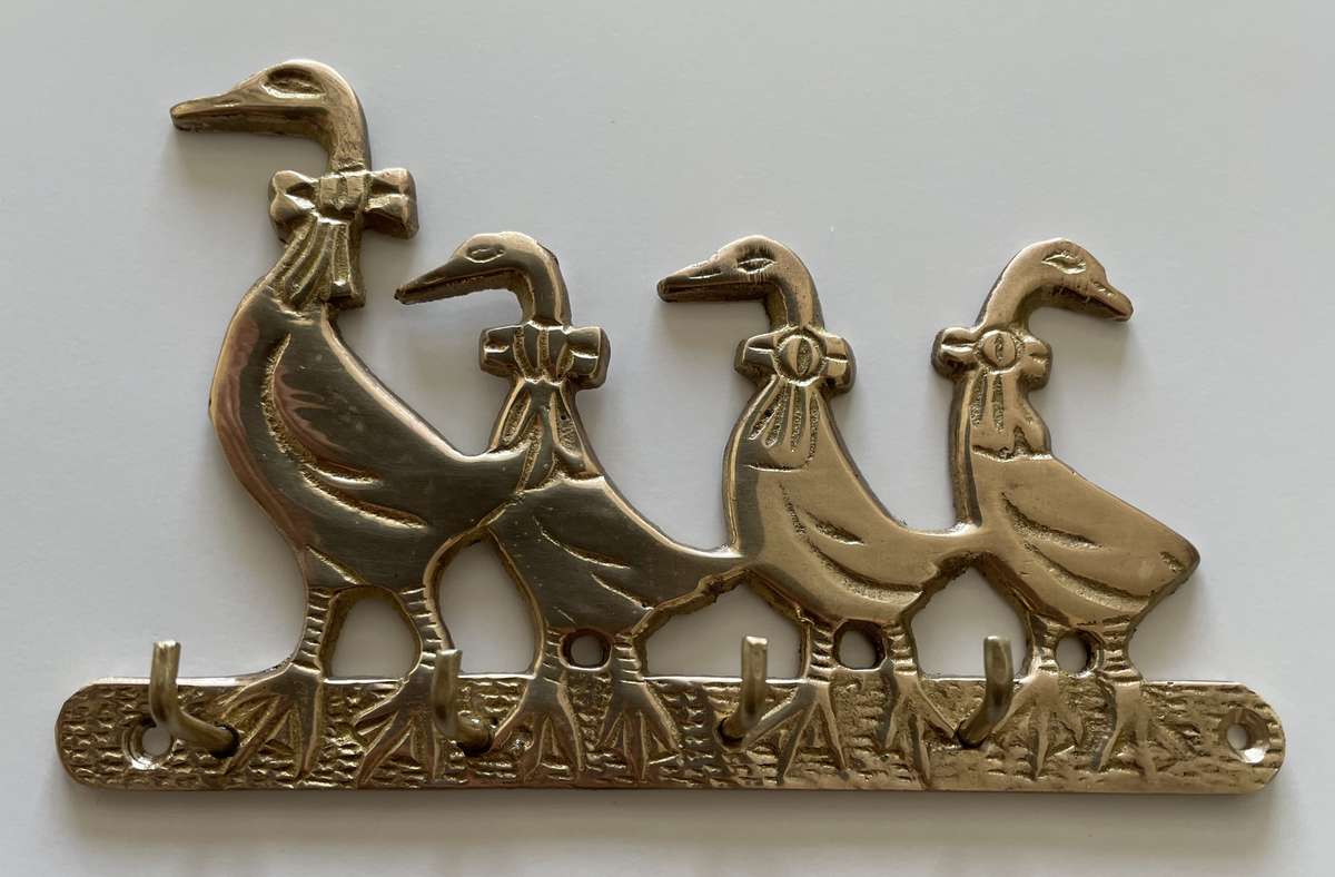 BRASS FOUR DUCKS IN A ROW KEY HOOK RAIL
