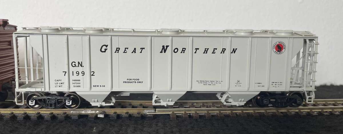 HO MODEL TRAINS - ATHEARN ROLLING STOCK - GREAT NORTHERN