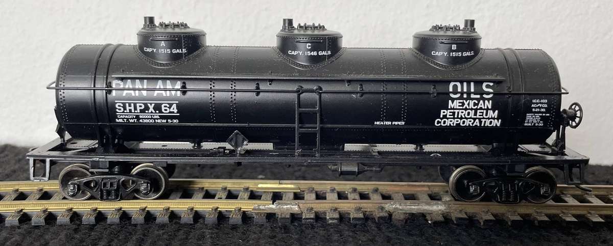 HO MODEL TRAINS - ATHEARN ROLLING STOCK - OILS MEXICAN PETROLEUM CORPORATION